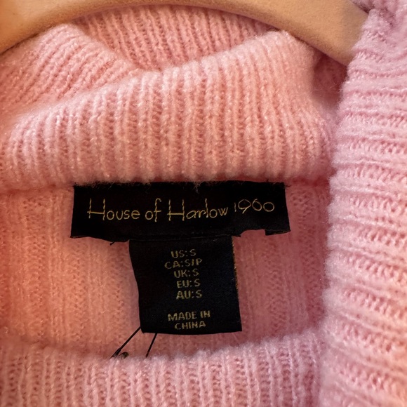 House of Harlow 1960 Pink Ribbed Short-Sleeve Turtleneck Sweater - Picture 2 of 8